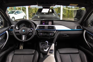 BMW 3-serie Touring 320i M Sport Edition | 2e eigenaar | NL auto | Camera | HiFi audio | Stoelverwarming | DAB | Head-up | Cruise control | LED | Park Assistant | PDC | Navigatie / 4