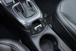 Jeep Compass 4xe 240 Plug-in Hybrid Electric S | Navigatie | Lederen bekleding | Panoramisch schuifdak | Keyless | Stoelverwarming | Zwart dak / 32