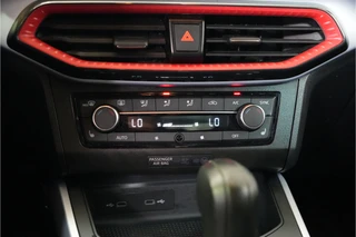 SEAT Arona 1.5 TSI EVO FR Business Intense  | 150 pk | Camera | Stl. verw. | Adaptive Cruise | / 17