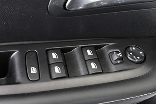 Peugeot 208 1.2 Hybrid 110 e-DCS6 Allure NL Auto Apple CarPlay Parkeersensoren / 26