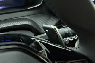 Peugeot 2008 1.2 Hybrid 145 Allure | Climate & Cruise control | Achteruitrijcamera |voorstoelen verwarmd | Parkeersensoren | AppleCarplay / AndroidAuto | Full LED / 21