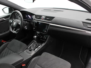 Škoda Superb Combi 1.4 TSI iV Sportline Business | Trekhaak | Camera | Stoel/Stuur Verwarming | Carplay | Navigatie | Climatronic | 19 Inch | 39.084 Km !! / 40
