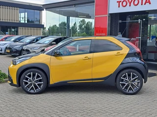 Toyota Aygo X Hybrid 115 GR Sport NIEUW IN DE SHOWROOM DIRECT LEVERBAAR 18'' LM-VELGEN PDC STOELVERWARMING AD-CRUISE / 6