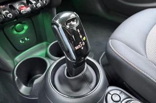MINI 5-Deurs 1.5 Cooper 60 Years Edition Automaat | Navigatie | Climate control | Parkeersensoren |5 Deurs | Lichtmetalen velgen black | Keyless / 21