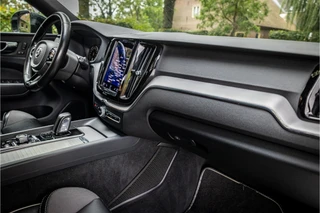 Volvo XC60 2.0 Recharge T8 AWD R-Design  Crystal Parelmoer Harman Kardon Memory Camera / 15
