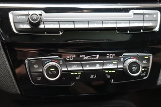 BMW X2 xDrive20i High Executive M Sport Pakket Automaat  / Navigatiesysteem Plus / Leder / Panoramadak / Achteruitrijcamera / Stoelverwarming / Climate Control / Hifi / Shadow Line / Parkeersensoren voor+achter / Extra Getint Glas / 19 Inch / 27