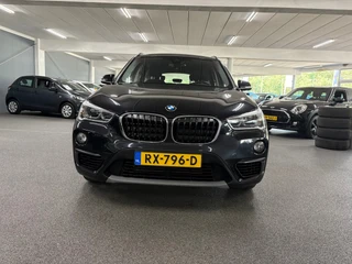 BMW X1 SDrive18i Executive/ NL auto/ Automaat/ Parkeersensoren / 9
