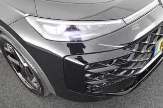 Volkswagen T-Roc 1.5 eTsi 150pk DSG R-Line First Edition Trekhaak Camera Keyless Stoelverwarming Virtual Cockpit Carplay / 58
