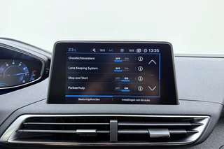 Peugeot 3008 1.2T GT Line 130pk | Navigatie | Achteruitrijcamera | Climate Control | LED koplampen | Handsfree kofferklep | Keyless Entry & Start | Apple Carplay & Android Auto | 19'' Lichtmetalen velgen | 1.400kg trekgewicht | 1e eigenaar / 22