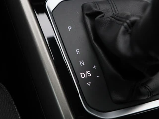 Volkswagen T-Roc 1.5 TSi 150 Pk Automaat Style Business | Adaptive Cruise Control | Elektrische Achterklep | Navigatie | Trekhaak | Stoelverwarming | 17 Inch / 30