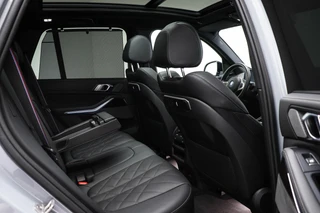 BMW X5 xDrive50e M-Sport | PANORAMADAK | HEAD UP | HOUTAFWERKING | ACHTERBANKVERWARMING | TREKHAAK | 360 CAMERA | 21" / 17