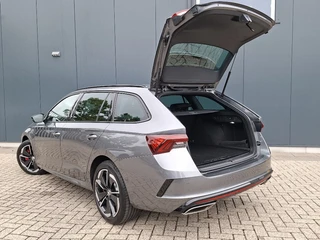 Skoda Octavia 1.4 TSI * RS iV * Navigatiesysteem * Parkeercamera * Stoelverwarming * Head up display * / 33