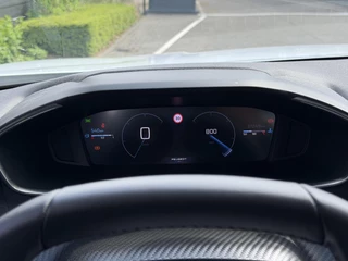 Peugeot 2008 Allure 1.2 PureTech 100PK Navigatie, Parkeersensoren, Keyless, Apple Carplay, Android Auto / 17