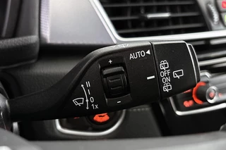 BMW 2-serie Active Tourer 218i M Sport Head-Up Sportstoelen Stoelverwarming HiFi Camera / 36