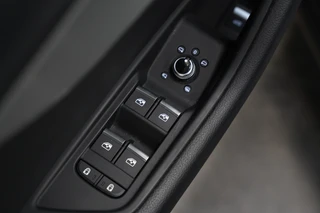 Audi A4 Avant 35 TFSI S edition  S-line Leder Full-led Adaptive-Cruise 24 Maanden garantie* (Vraag naar de voorwaarden) / 12
