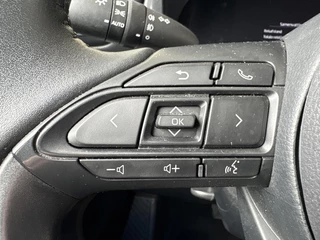 Toyota Yaris 1.5 Hybrid 115 First Edition Adaptive cruise ctrl / 17