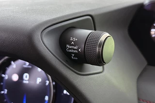 Lexus UX 250h AWD F Sport Premium / 51