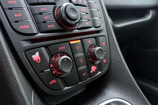 Opel Meriva 1.4 Turbo Cosmo | Navigatie | Trekhaak | Parkeersensoren | Climate control | Hoge instap | Extra getint glas | Lichtmetalen velgen / 26