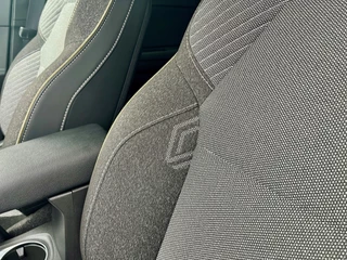 Renault Captur 1.6 E-Tech Full Hybrid 145 Techno  | Stoel+Stuurverwarming | Climate Control | Draadloze Telefoonlader | Camera + Sensoren | Two-Tone | Apple CarPlay/Android Auto / 6