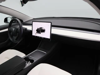 Tesla Model 3 Standard RWD Plus 60 kWh 238 Pk | Stoelverwarming | Panoramadak | Camera | Adaptive Cruise | 18 Inch | 41.788 Km !! / 34