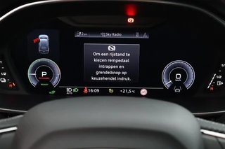Audi Q3 45 TFSIe 245pk S edition Trekhaak Keyless Stoelverwarming Navigatie Adaptive Cruise S-Line / 39