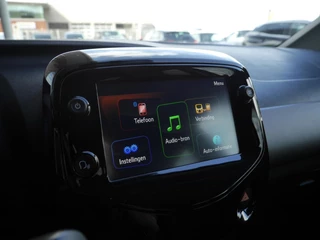 Peugeot 108 1.0 e-VTi Allure | Apple carplay | Achteruitrijcamera | Dab | Mistlampen | Zwart dak | Extra getint glas | Climate control | 5 deurs | Stuurwielbediening / 22