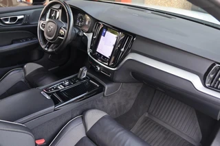 Volvo V60 T6 Recharge AWD R-Design / 27