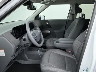 Kia EV2 Plus 61 kWh  - Navigatie - Achteruitrijcamera - Adaptief cruise control - Stoelverwarming - Stuurverwarming - Nieuw uit voorraad leverbaar / 19