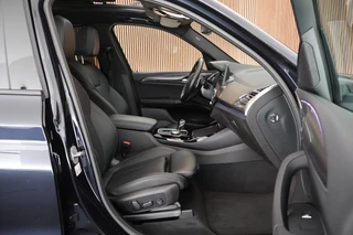 BMW X3 xDrive30e 292pk High Executive M Sport Camera Leder Panoramadak Stoelverwarming Navigatie / 17
