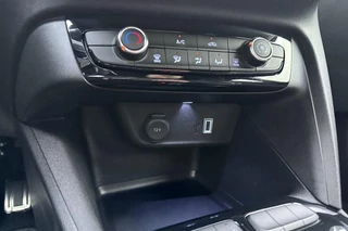 Opel Corsa 1.2 Turbo Hybrid GS 110 PK Automaat | Navigatie via Carplay | Camera | Parkeersensoren voor en achter | Lichtmetalen velgen / 27