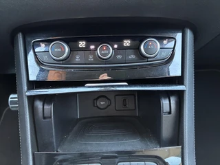 Opel Grandland X 1.6 Turbo Hybrid4 Automaat Ultimate | ECC | Navigatie | Leder | Winterpakket | Stoelventilatie | Camera | Trekhaak | 19" LM-Velgen | Zeer kompleet / 40