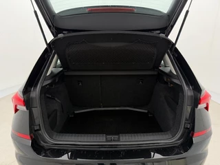Skoda Kamiq 1.0 TSI Business Edition Automaat | Trekhaak | Camera | Apple CarPlay | Stoelverwarming | Lane Assist / 10