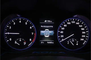 Hyundai Kona 1.0T Premium  - Elektrische Stoelen - Trekhaak - Stoelverwarming - Achteruitrijcamera - Climate Control - Apple Carplay/Android Auto - Virena Zekerheidspakket t.w.v. €895,- / 52