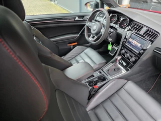 Volkswagen Golf 2.0 TSI GTI Clubsport / 265-360PK / NAP = UNIEK !! / NWE TURBO / PANO / DYNAUDIO / CAMERA / CARPLAY / 19 INCH ! / 31
