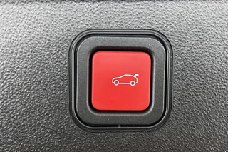 Jeep Avenger 1.2 e-Hybrid Summit Keyless Navigatie Elektrische Achterklep / 37