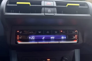 Fiat Grande Panda La Prima 11 kW 44 kWh | Navigatie | Camera | Stoelverwarming | Stuurverwarming | Cruise control | LED verlichting | Lichtmetalen velgen / 19