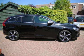 Volvo V60 2.0 T4 Momentum R-Design Camera achter | Parkeersensoren V+A | Navi / 4