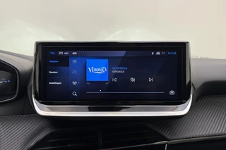 Peugeot 208 1.2 Hybrid 110 e-DCS6 Allure | 360° Camera | Navigatie | Apple Carplay & Android Auto | 16'' LM Velgen | Climate Control / 23