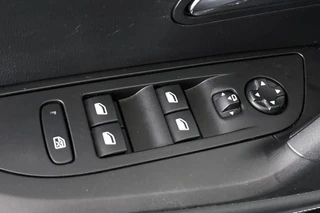 Peugeot 2008 1.2 PureTech 100 Allure Camera Apple CarPlay 17" / 26