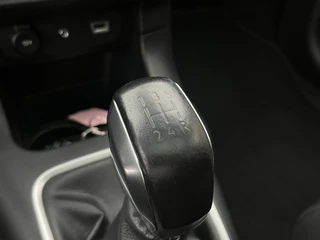 Citroën C3 PureTech 110 S&S Shine  | Trekhaak afneembaar | Panoramadak | Keyless | Carplay | Parkeersensoren voor + achter |  Cruise Control | Climate Control | Achteruitrijcamera | Dodehoekdetectie | Distributie al vervangen | / 20
