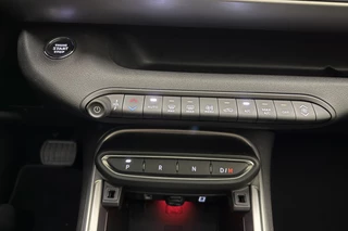Jeep Avenger 1.2 e-Hybrid 110pk Automaat Summit | Navigatie | Trekhaak | Panoramadak | Adapt. Cruise control | JBL Audio | Elektrische achterklep | Stoelverwarming  | Climate Control / 32
