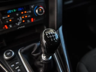 Ford Focus Wagon 1.0 Titanium Edition Xenon | Keyless | Navi | Camera | Stoel+stuurverwarming | Cruise control | PDC v+a / 36