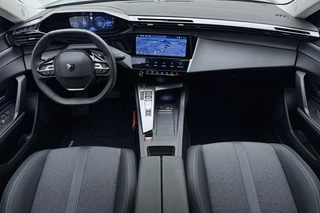 Peugeot 408 1.2 Hybrid 145 e-DCS6 Allure | Achteruitrijcamera | Dealer Onderhouden l Wireless Apple Carplay & Android Auto l TomTom Navigatie l DAB l Bluetooth l PDC l Camera l LED l Lichtmetalen Velgen / 33