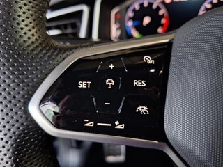 Volkswagen T-Roc Cabrio 1.5 TSI 150pk DSG R-Line (Trekhaak,Camera,Virtual,IQ) / 22
