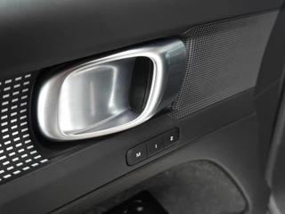 Volvo XC40 1.5 T3 Momentum Business | Zwart dak | Navigatie | Adaptieve Cruise control | Camera | Elektrische achterklep | Elektrisch verstelbare stoelen met geheugen / 15