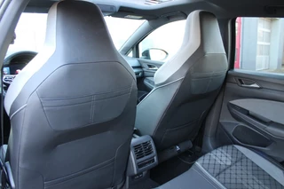 Volkswagen Golf 1.5 ETSI R-LINE BNS Automaat Panorama dak / Camera / 21