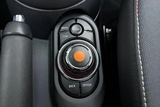 MINI 5-Deurs 1.5 Cooper 60 Years Edition Automaat | Navigatie | Climate control | Parkeersensoren |5 Deurs | Lichtmetalen velgen black | Keyless / 22