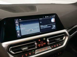 BMW 3 Serie 330e M-Sport Schuifdak | ACC | Harman Kardon / 17