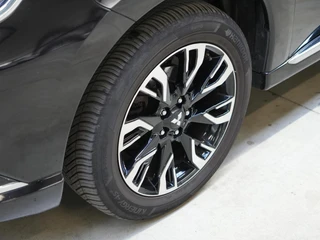 Mitsubishi Outlander 2.0 PHEV Pure / 18