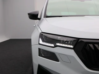 Skoda Karoq 1.5 TSi 150 Pk Automaat Sportline Business | Trekhaak | Stoel/Stuurverwarming | Panorama dak | Matrix LED | Camera | CarPlay | Parkeersensoren | 18 Inch | 50.137 Km !! / 11